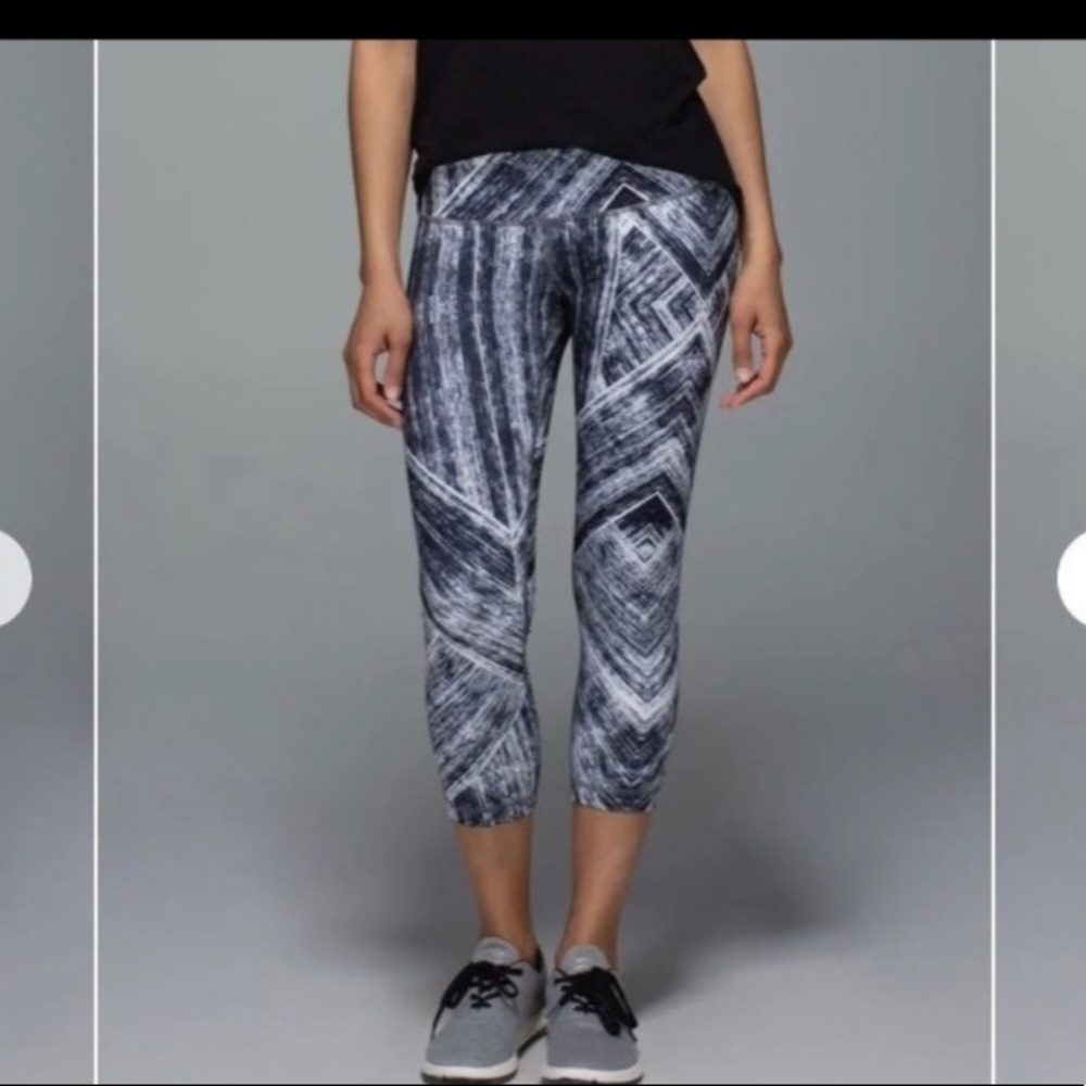 Lululemon Wunder Under Crop ll size 6